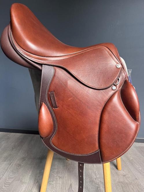 Nieuw collegiate zadel, Dieren en Toebehoren, Paarden en Pony's | Zadels, Nieuw, Springen, Ophalen