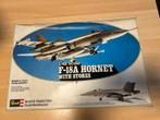 Modelbouwvliegtuig F-18A Hornet with stores, Hobby en Vrije tijd, Modelbouw | Vliegtuigen en Helikopters, Revell, Nieuw, Ophalen of Verzenden