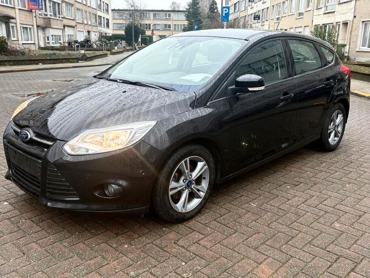 Ford Focus. 66.000 km.  2014. Benzine, Autos, Ford, Entreprise, Focus, Essence, Euro 5, Berline, 5 portes, Boîte manuelle, Noir