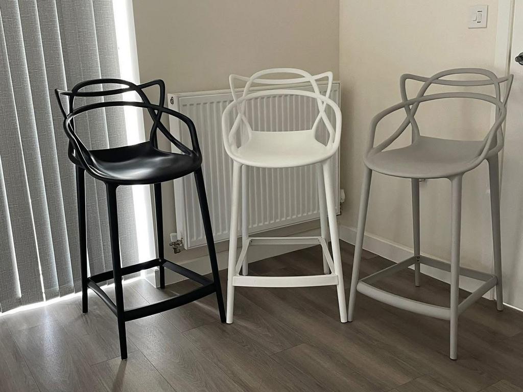 TABOURET ET CHAISE STYLE KARTELL, Antiquités & Art, Antiquités | Meubles | Chaises & Canapés, Enlèvement