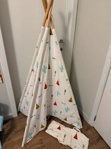 Tipi tent beschikbaar voor biedingen