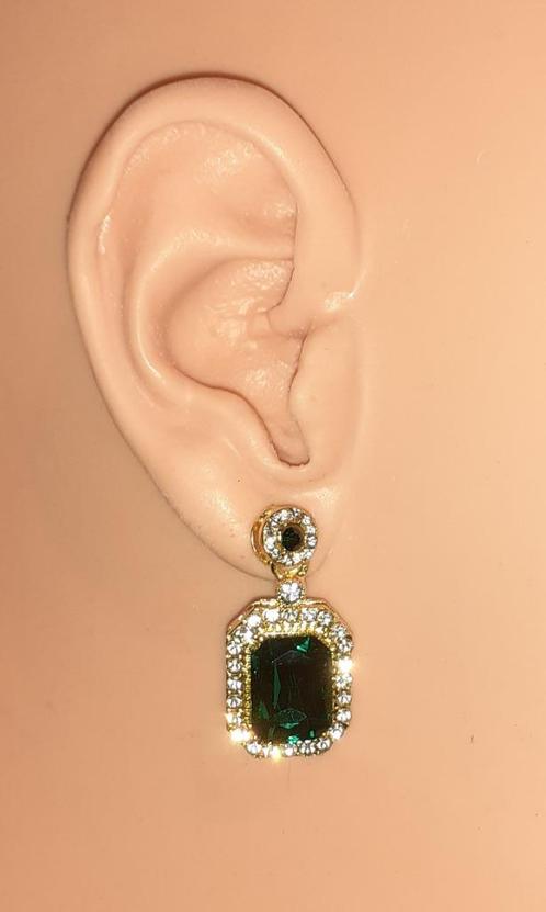 oorstekers vintage goud met witte en groene diamantjes, Bijoux, Sacs & Beauté, Boucles d'oreilles, Neuf, Puces ou Clous, Or, Or