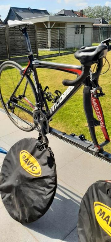 Te koop full carbon koersfiets merk moozes maat medium beschikbaar voor biedingen