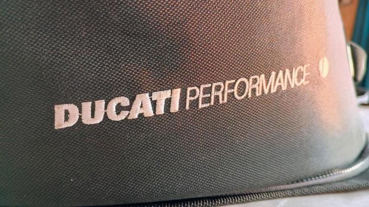 Ducati performance tanktas om helm te vervoeren, Motoren, Onderdelen | Ducati, Ophalen of Verzenden