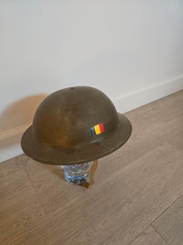 
militaire helm beschikbaar voor biedingen