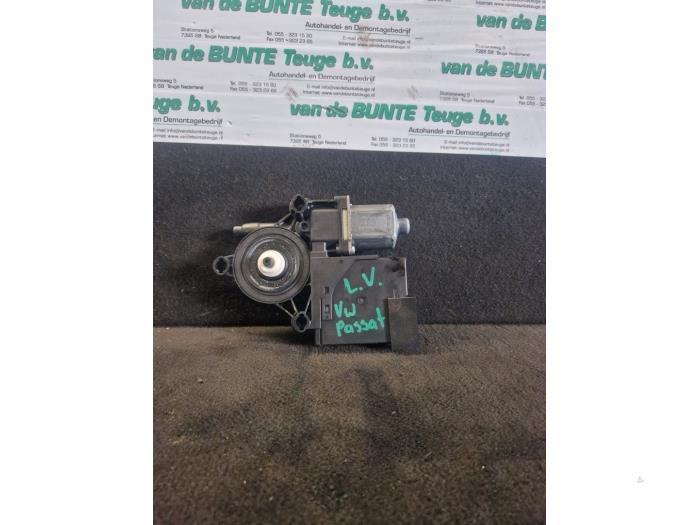 Moteur de vitre portière d'un Volkswagen Passat, Autos : Pièces & Accessoires, Carrosserie & Tôlerie, Volkswagen, Utilisé, 3 mois de garantie