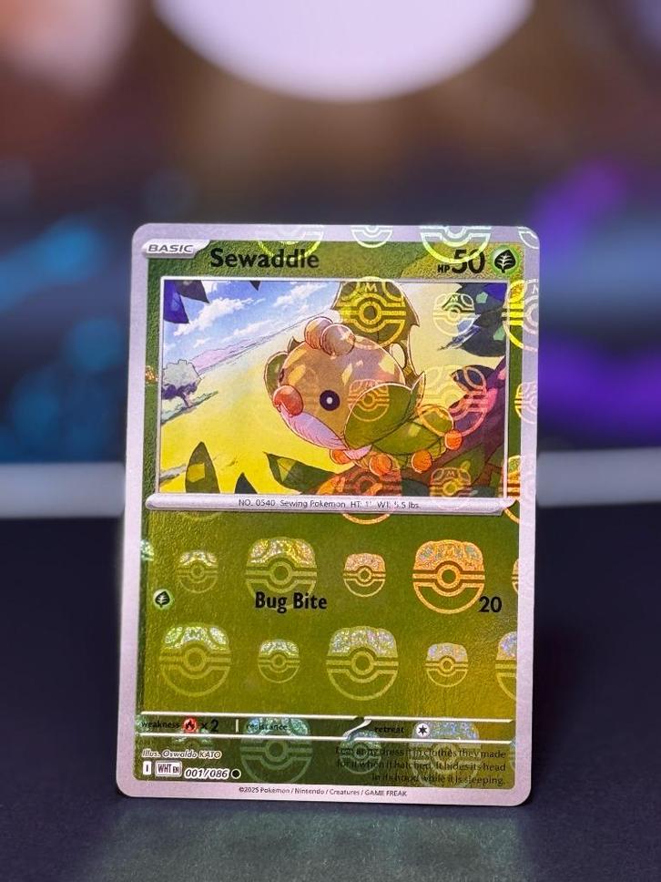 Sewaddle Master Ball 001 Verzending €2,50 incl bubbelenvelop, Hobby en Vrije tijd, Verzamelkaartspellen | Pokémon, Zo goed als nieuw
