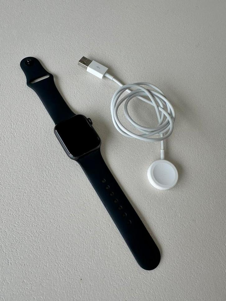 Apple watch Series 6 - 40mm Spacegrijs, Handtassen en Accessoires, Smartwatches, Gebruikt, iOS, Zwart, Afstand, Calorieverbanding