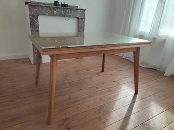 Vintage eettafel beschikbaar voor biedingen