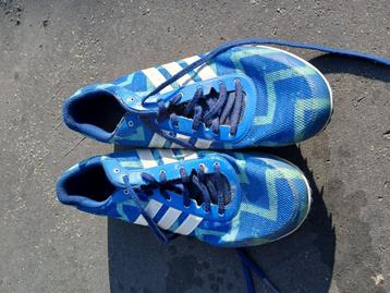 Adidas loop spikes beschikbaar voor biedingen