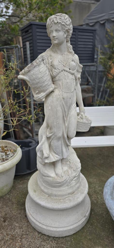 Groot betonnen beeld van meisje, Tuin en Terras, Tuinbeelden, Gebruikt, Mensenbeeld, Beton, Ophalen