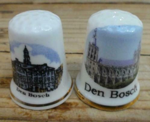 2 Porseleinen vingerhoedjes, Den Bosch/ St. Jan, Collections, Dés à coudre, Comme neuf, Porcelaine, Enlèvement ou Envoi