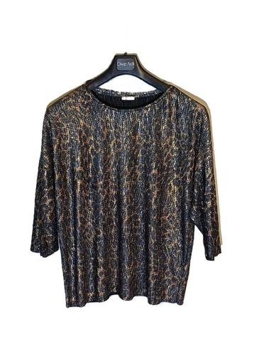 Mooie blouse met goud motief beschikbaar voor biedingen