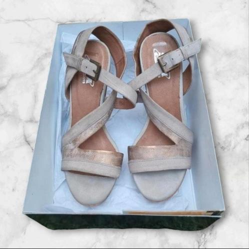 SPM SHOES Sandalen Maat 38 🕊 in prima staat, Kleding | Dames, Schoenen, Zo goed als nieuw, Sandalen of Muiltjes, Grijs, Ophalen of Verzenden