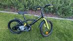 B'Twin 16 inch 500 Dark Hero kinderfiets - 4 tot 6 jaar, Fietsen en Brommers, Ophalen, Zo goed als nieuw
