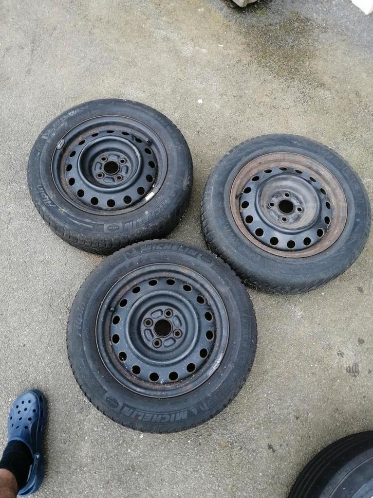 Jante tôle 15" 6Jx15 4x100 avec pneu hiver bon état, Auto-onderdelen, Banden en Velgen, Ophalen of Verzenden