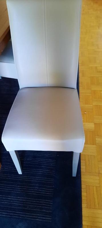 stoelen beschikbaar voor biedingen