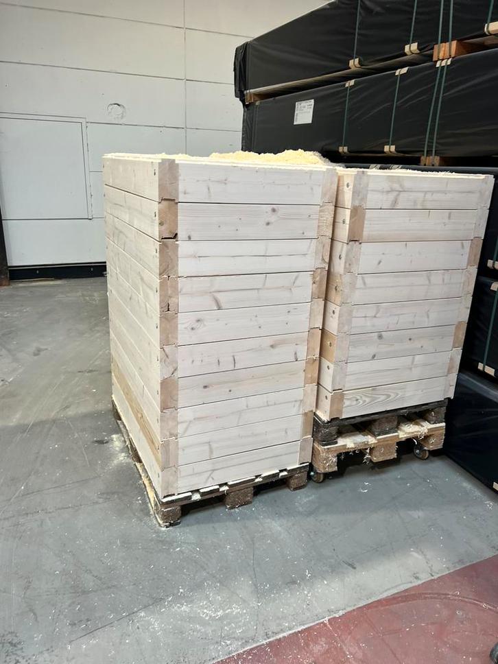 Gratis baken met schavelingen, Dieren en Toebehoren, Pluimvee | Toebehoren, Ophalen