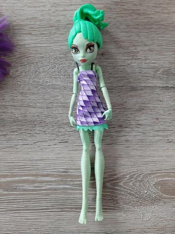 Monster High crée un monstre, un serpent vert, une gorgone  