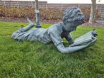 BRONZEN LEZENDE JONGEN OUDE BRONS LAGE VERKOOPPRIJS !!!, Tuin en Terras, Ophalen of Verzenden, Zo goed als nieuw, Overige materialen