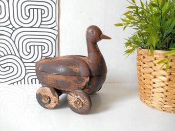 Antieke houten eend beschikbaar voor biedingen