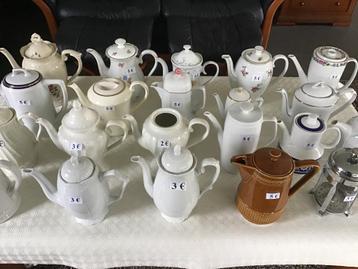 21 antieke en recente koffie kannen aan spotprijzen beschikbaar voor biedingen