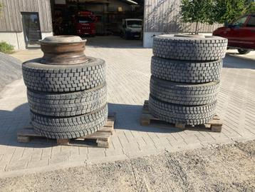 Vrachtwagenbanden met velg 295/80R22.5 beschikbaar voor biedingen