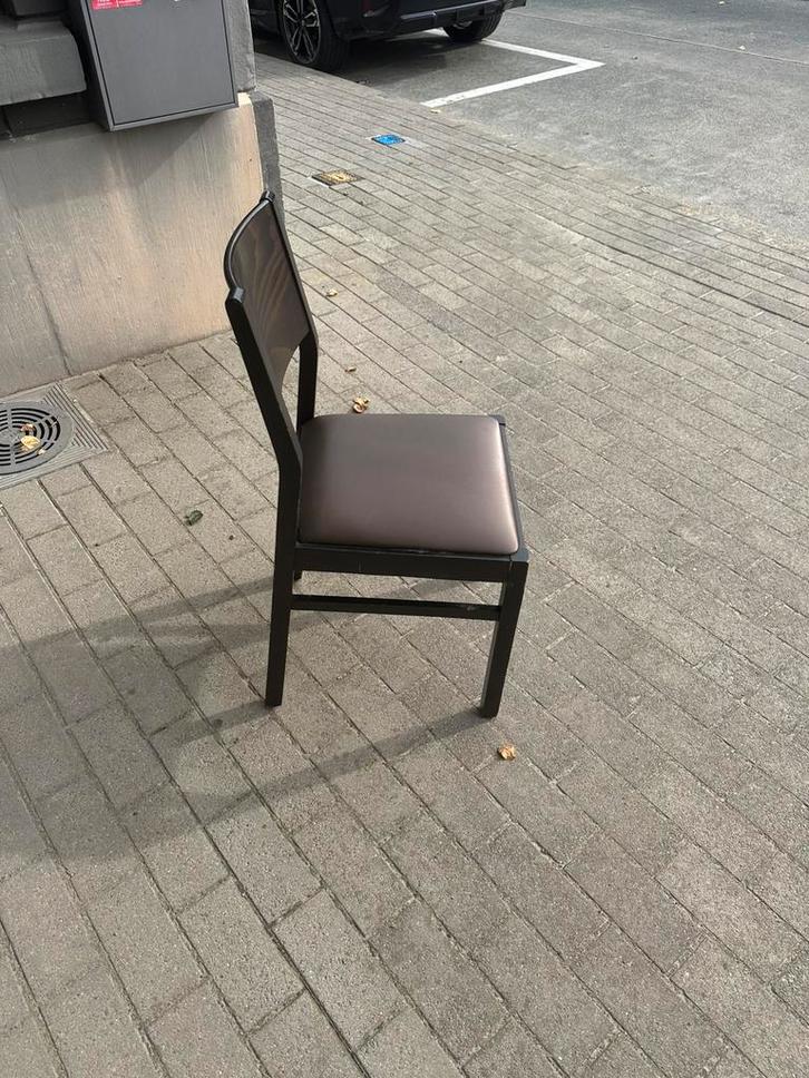 Partij stoelen en barkrukken, Huis en Inrichting, Stoelen, Gebruikt, Vijf, Zes of meer stoelen, Hout, Kunststof, Bruin, Ophalen