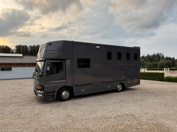 Paardenvrachtwagen voor 4 paarden met mobilhome