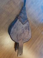 antieke blaasbalg met leder, Ophalen