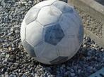 beeld van een voetbal in blauwe steen uit de massa gesneden, Tuin en Terras, Nieuw, Steen, Overige typen, Ophalen of Verzenden