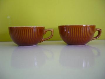 2 vintage tassen Boch Saxe Bruin  beschikbaar voor biedingen
