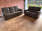 2 zetels (waarvan 2 relax-zitplaatsen) grijs-leder van WEBA, Ophalen