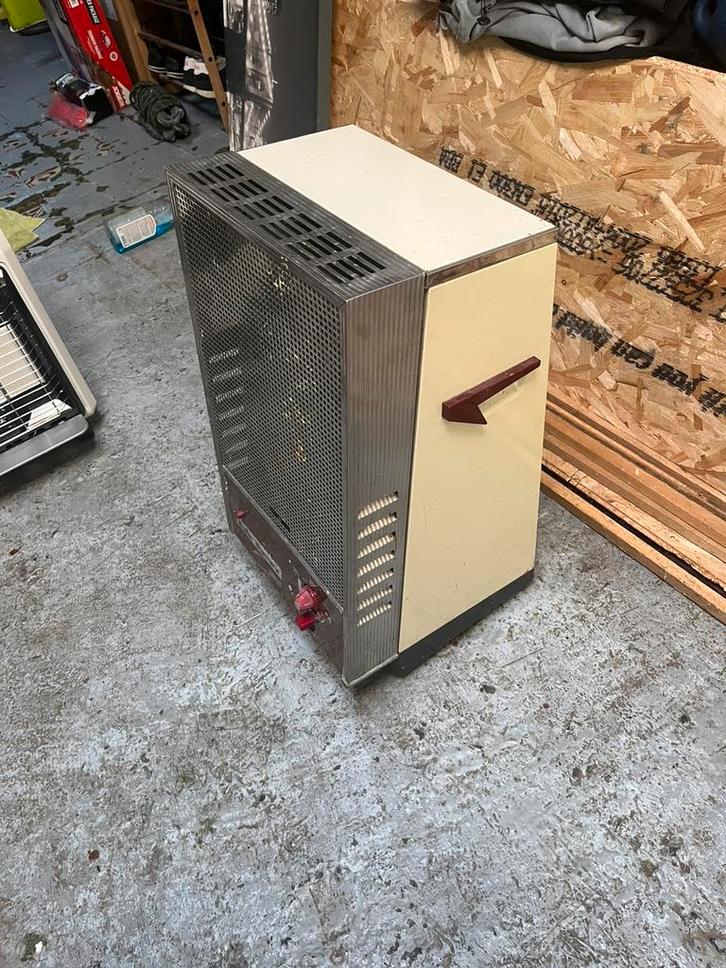 Poele au gaz retro , tuyau et detendeur neuf, Huis en Inrichting, Kachels, Zo goed als nieuw, Gas, Ophalen