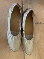 Lichte Dames Schoen, Kleding | Dames, Ophalen of Verzenden, Gedragen, Instappers, Beige