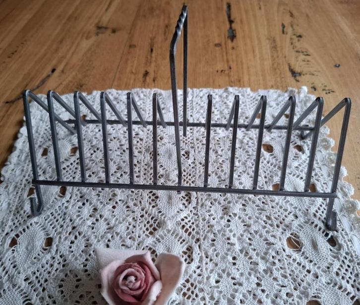 Ijzeren retro rekje voor ( glazen) onderzetters, Antiek en Kunst, Curiosa en Brocante, Ophalen of Verzenden