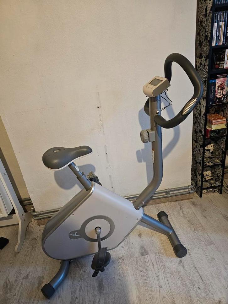 Vélo d’appartement Domyos FC100 Auto-alimenté & Capteur ca, Sports & Fitness, Appareils de fitness, Utilisé, Vélo d'appartement