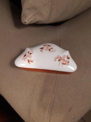 Petite boîte peinte main - porcelaine beschikbaar voor biedingen