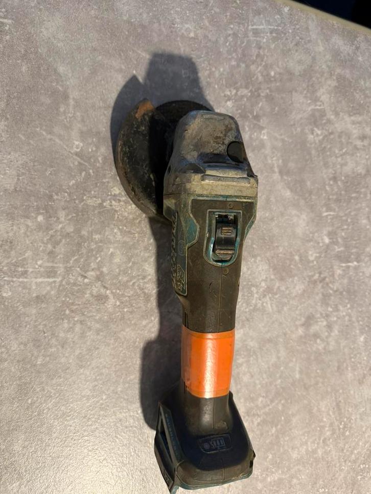 Makita DGAS061TJ Accu Haakse Slijper, Doe-het-zelf en Bouw, Gereedschap | Slijpmachines, Zo goed als nieuw, Ophalen of Verzenden