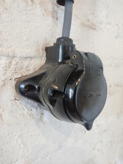 Retro Bakeliet stopcontacten, Doe-het-zelf en Bouw, Elektriciteit en Kabels, Gebruikt, Stopcontact, Ophalen of Verzenden