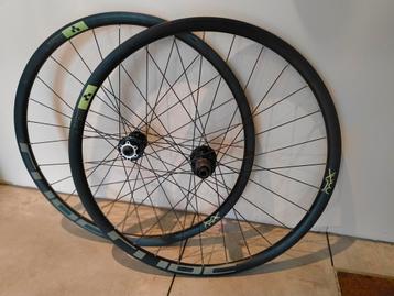 Gravel wielset Cube Nuroad beschikbaar voor biedingen