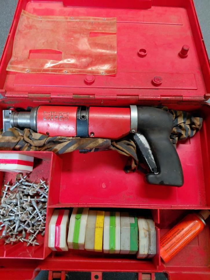 Pistolet cloueuses à amorce pour béton, Bricolage & Construction, Outillage | Outillage à main, Enlèvement