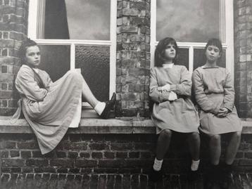 Uniformiteit. Meisjesinternaten in Vlaanderen -  beschikbaar voor biedingen