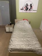 Bed met matras + nachtkastje, Huis en Inrichting, Slaapkamer | Bedden, Beige, 100 cm, Gebruikt, Eenpersoons