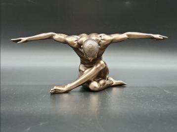 Standbeeld van een atleet (bronskleurig, hars) beschikbaar voor biedingen