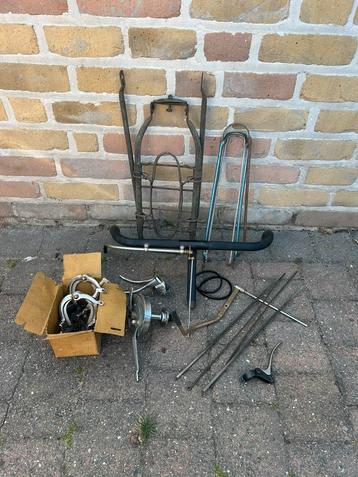Lot retro fietsonderdelen beschikbaar voor biedingen