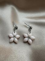 Zelfgemaakte oorbellen, Handtassen en Accessoires, Oorbellen, Overige materialen, Hangers, Wit, Nieuw