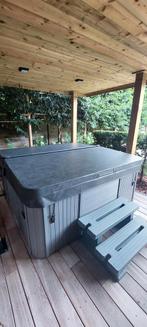 Jacuzzi in perfecte staat !, Tuin en Terras, Bubbelbaden en Hottubs, Ophalen, Zo goed als nieuw, Afdekzeil
