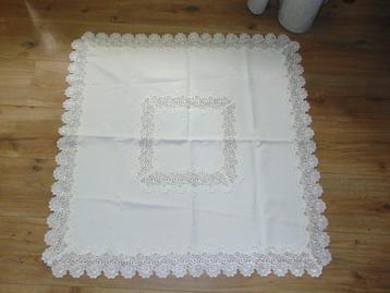 Tafelkleedje 85 x 85 cm nieuwstaat beschikbaar voor biedingen
