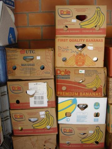 8 x rommelmarkt doos beschikbaar voor biedingen